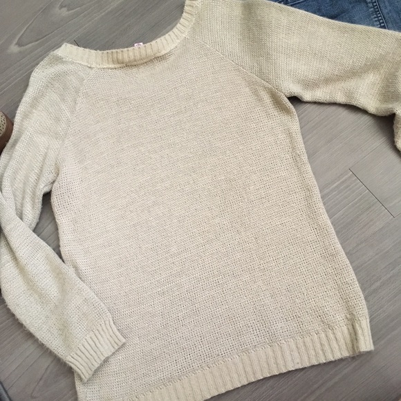 Geo Deer Sweater 🦌 - Picture 4 of 8